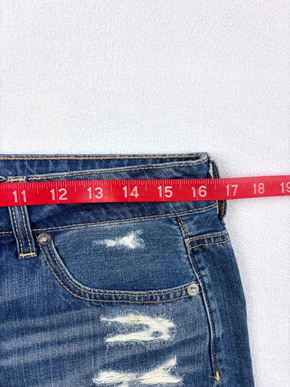 American Eagle Tomgirl Shortie Distress Rip Fray Raw Hem “Cheeky” Jean Short (8)